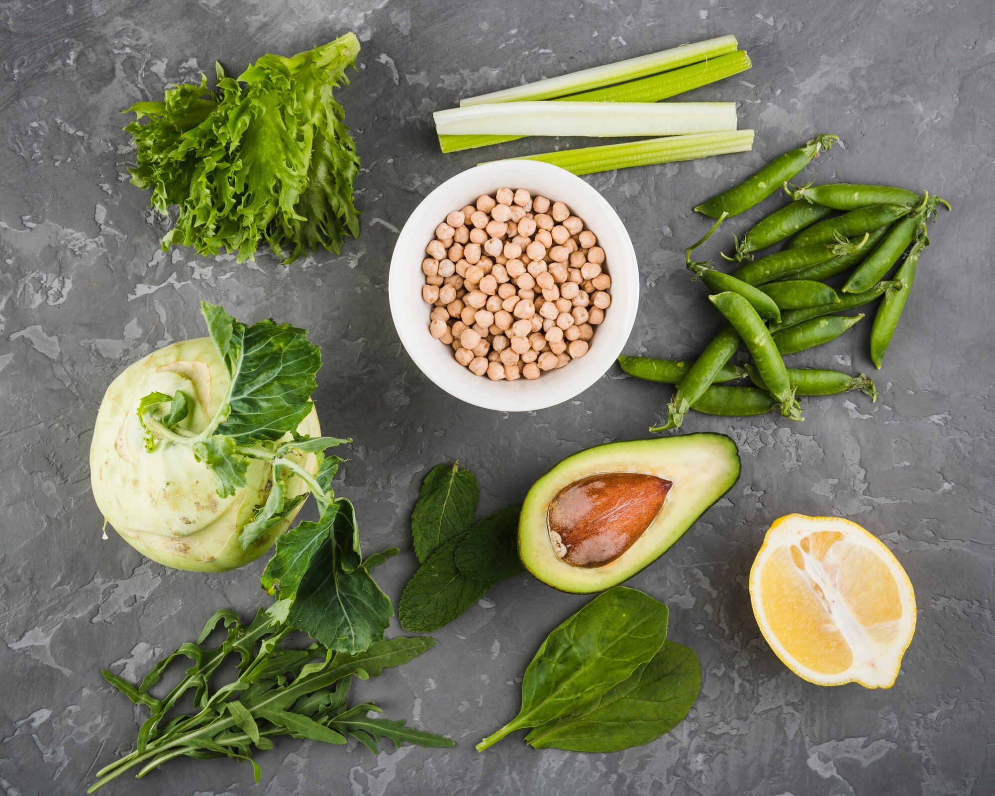 Sayuran hijau segar untuk diet seimbang